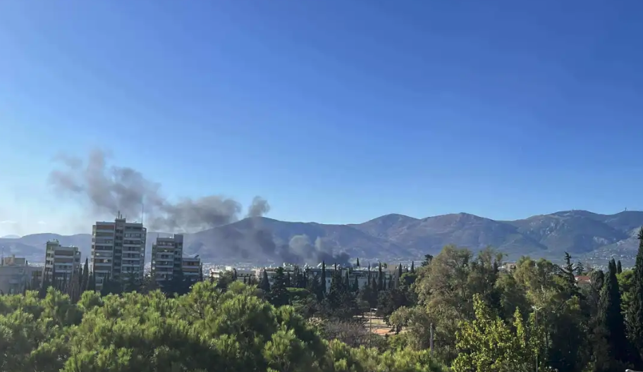 Πυρκαγιά στο Μενίδι – Ηχησε το 112 για επικίνδυνους καπνούς Πυρκαγιά-στο-Μενίδι-–-Ηχησε-το-112-για-επικίνδυνους-καπνούς