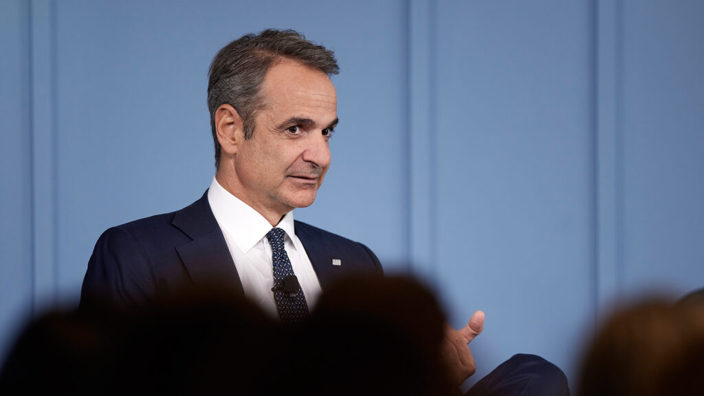 Συνάντηση-Μητσοτάκη-–-Αλ-Σάρα:-«Ανάγκη-προστασίας-των-χριστιανικών-πληθυσμών»-στη-Συρία