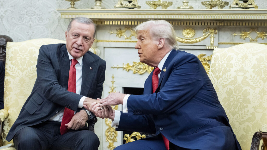 Αρθρο-Κωνσταντίνου-Φίλη-στην-«Κ»:-Ο-γνώστης-της-επικοινωνίας-και-οι-πολιτικοί-συμβολισμοί