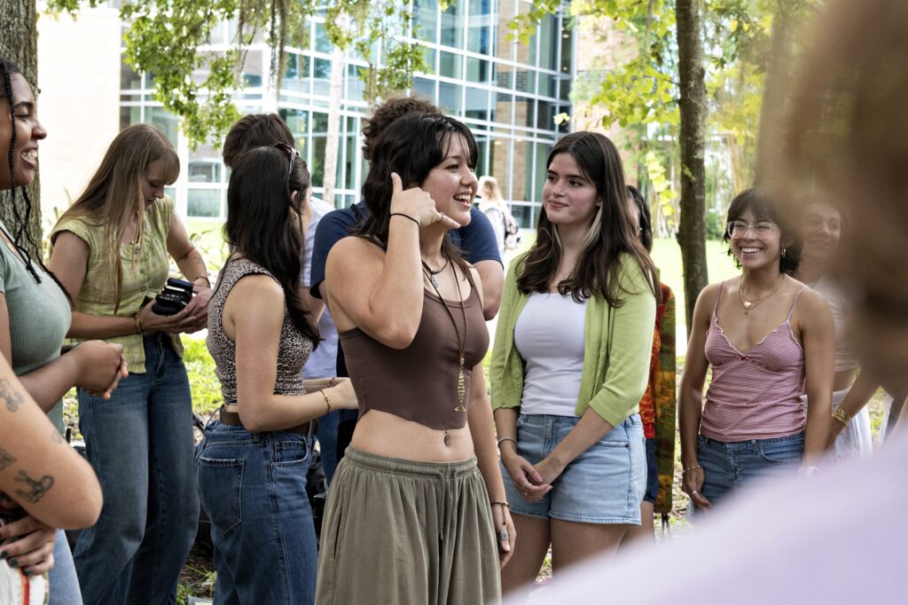 Μπορούν-οι-φοιτητές-να-αφήσουν-μία-ώρα-το-κινητό-τους;