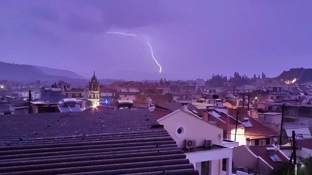 Κακοκαιρία: 112 σε Ιόνιο, Αχαΐα, Ηλεία και Μεσσηνία για ισχυρές βροχές και καταιγίδες Κακοκαιρία:-112-σε-Ιόνιο,-Αχαΐα,-Ηλεία-και-Μεσσηνία-για-ισχυρές-βροχές-και-καταιγίδες