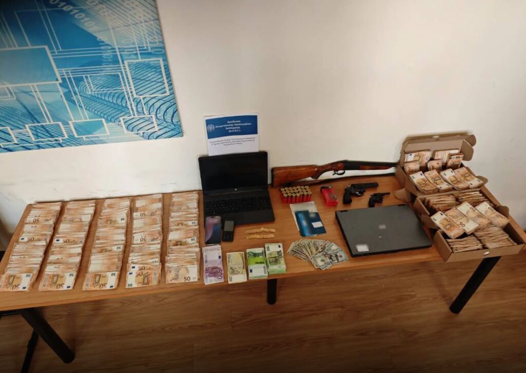 «Κάνε-μου-μία-ανάληψη-13.800-ευρώ»:-Οι-διάλογοι-που-πρόδωσαν-το-κύκλωμα-του-ΦΠΑ