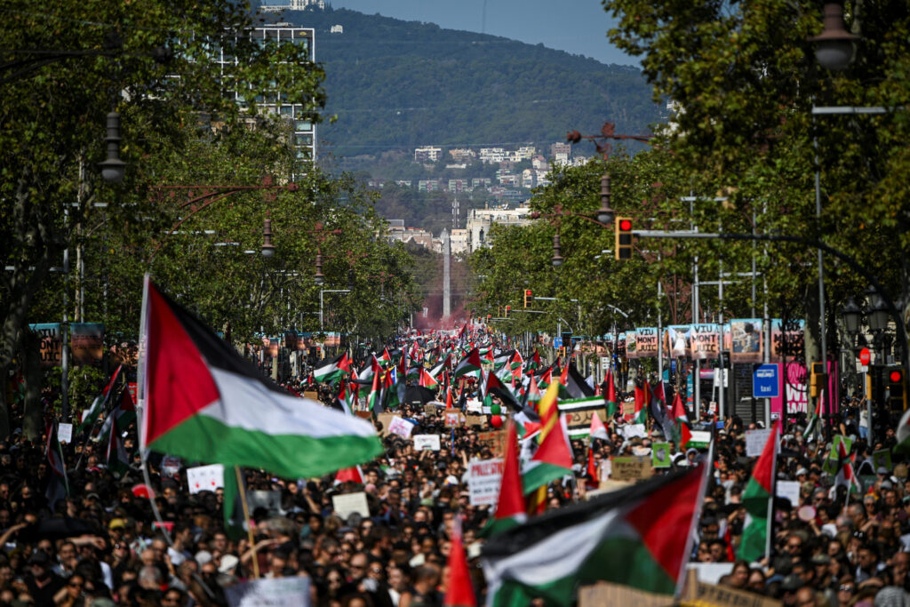 Βαρκελώνη-–-Πορεία-για-τη-Γάζα:-Χιλιάδες-διαδηλωτές-στους-δρόμους