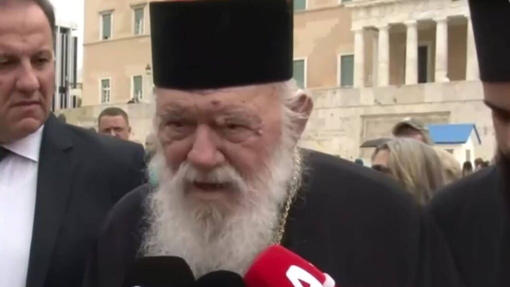 Ο-Αρχιεπίσκοπος-Ιερώνυμος-επισκέφθηκε-τον-Πάνο-Ρούτσι-στο-Σύνταγμα