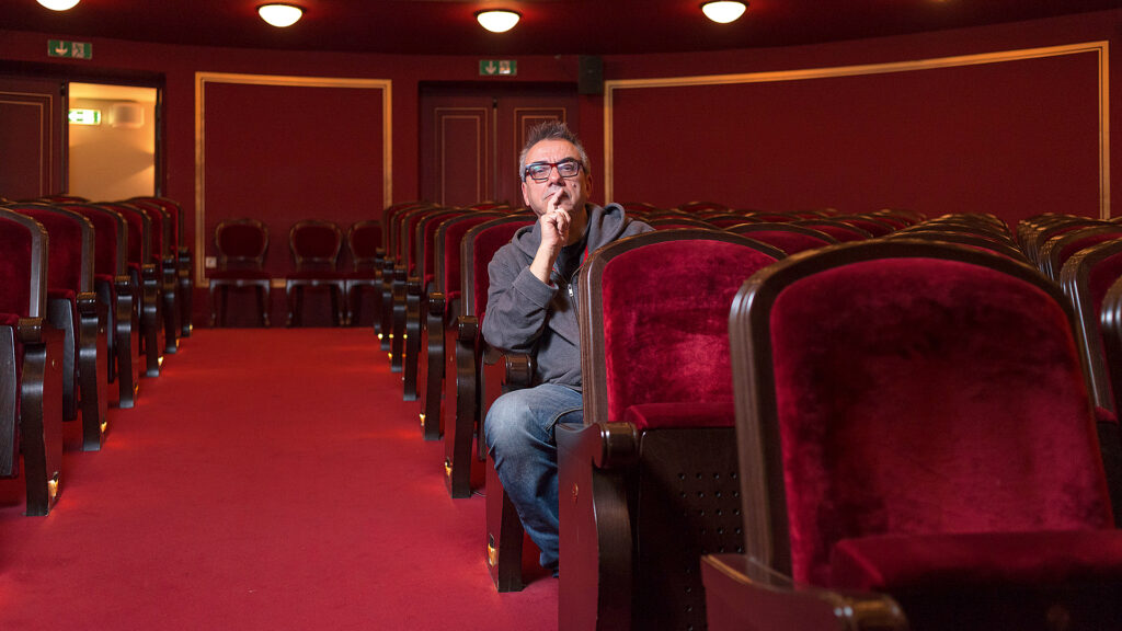 Νίκος-Διαμαντής:-Σώμα-και-ιστορία-του-Πειραιά