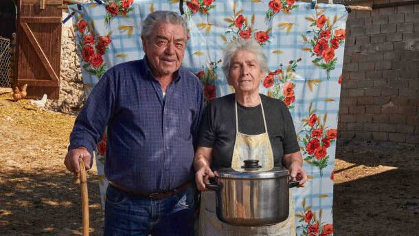 Οι παππούδες και οι γιαγιάδες μας: 19 ιστορίες μιας γενιάς που με τα λίγα έκανε πολλά Οι-παππούδες-και-οι-γιαγιάδες-μας:-19-ιστορίες-μιας-γενιάς-που-με-τα-λίγα-έκανε-πολλά