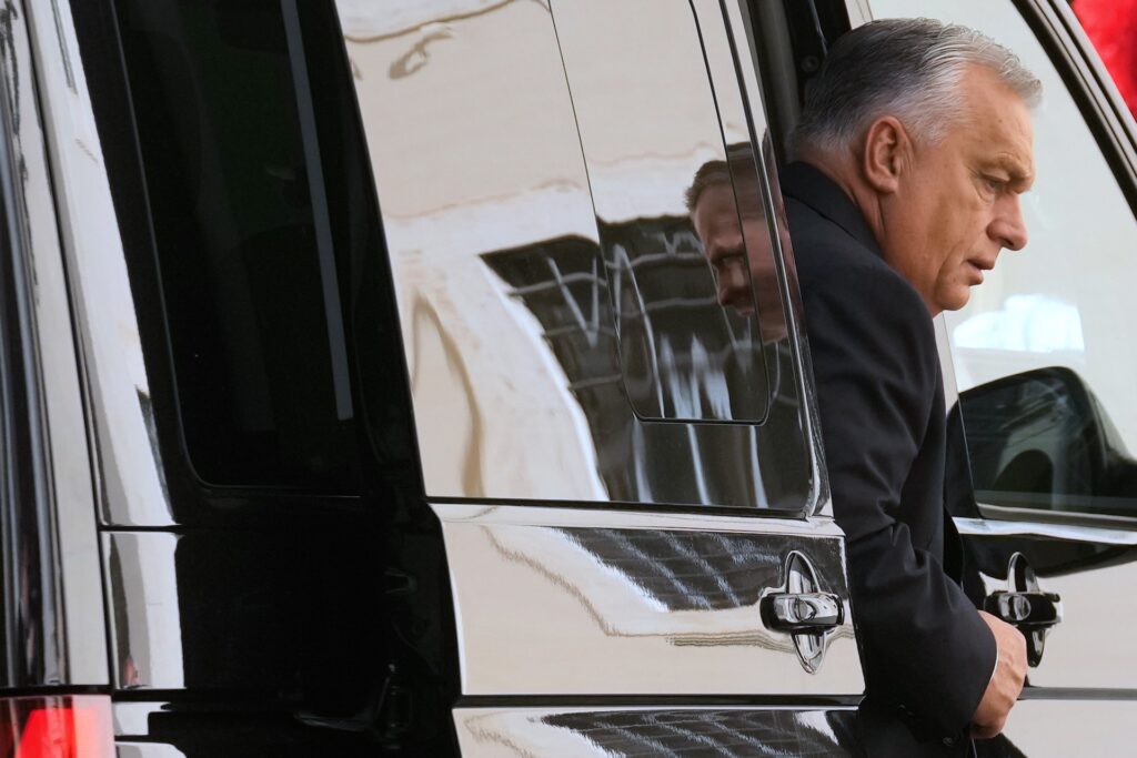 Ο-Ορμπαν-βλέπει-«ξένο-δάκτυλο»-πίσω-από-την-έκρηξη-στο-ουγγρικό-διυλιστήριο