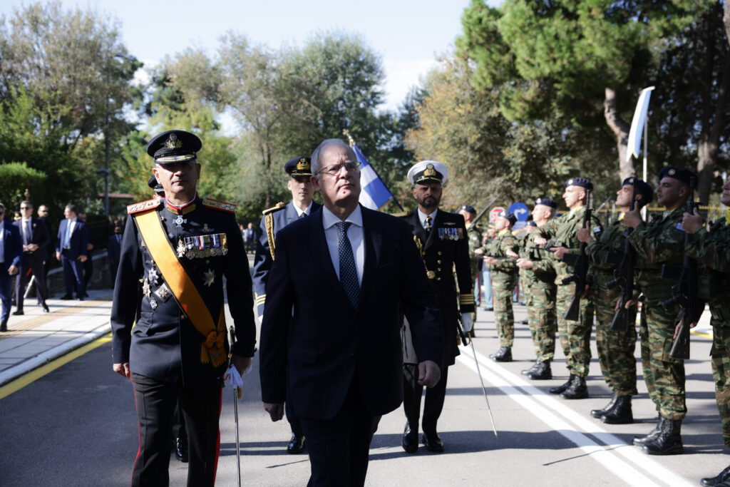 Θεωρείο:-Ο-Πρόεδρος-και-ο-«Ζευς»