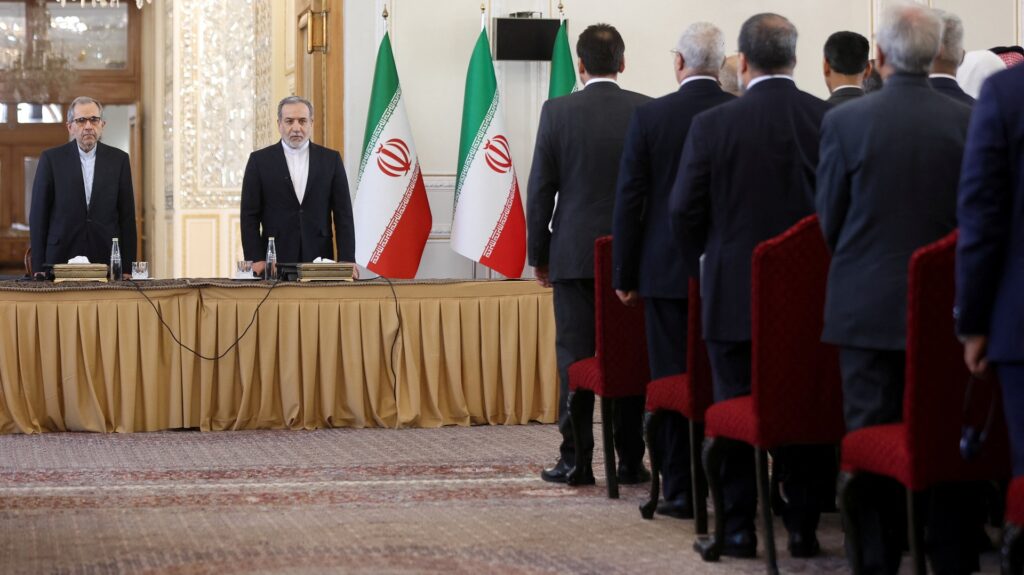 Ιράν:-Η-Τεχεράνη-καταδικάζει-την-«ανεύθυνη»-εντολή-Τραμπ-για-πυρηνικές-δοκιμές