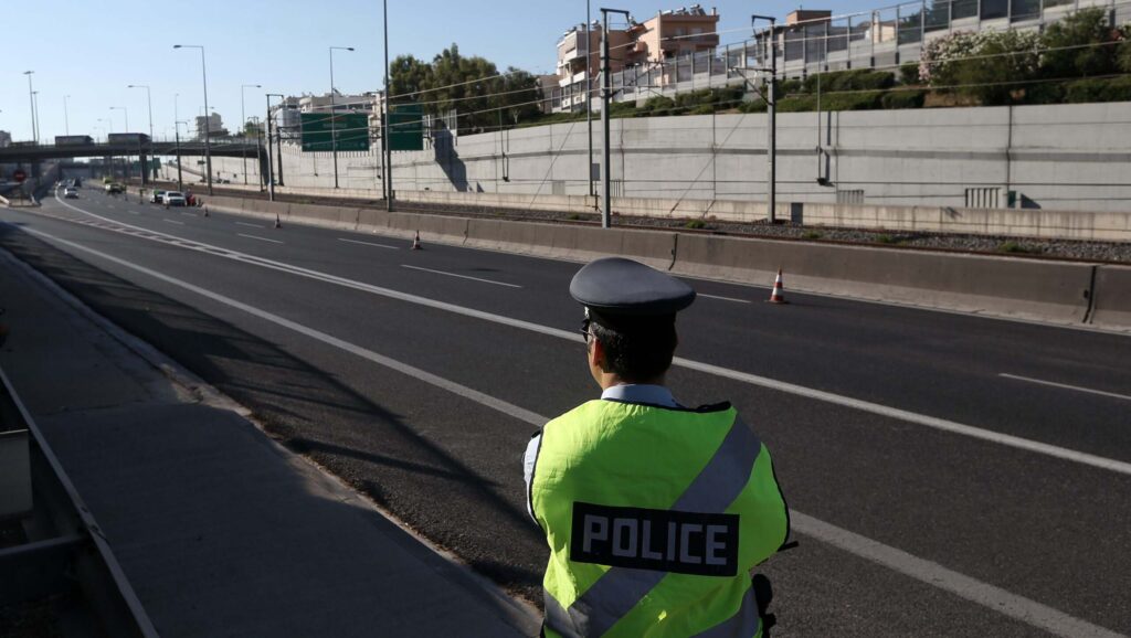 Αττική-Οδός:-56χρονος-κινούνταν-όπισθεν-στη-λωρίδα-έκτακτης-ανάγκης-για-1,5-χιλιόμετρο