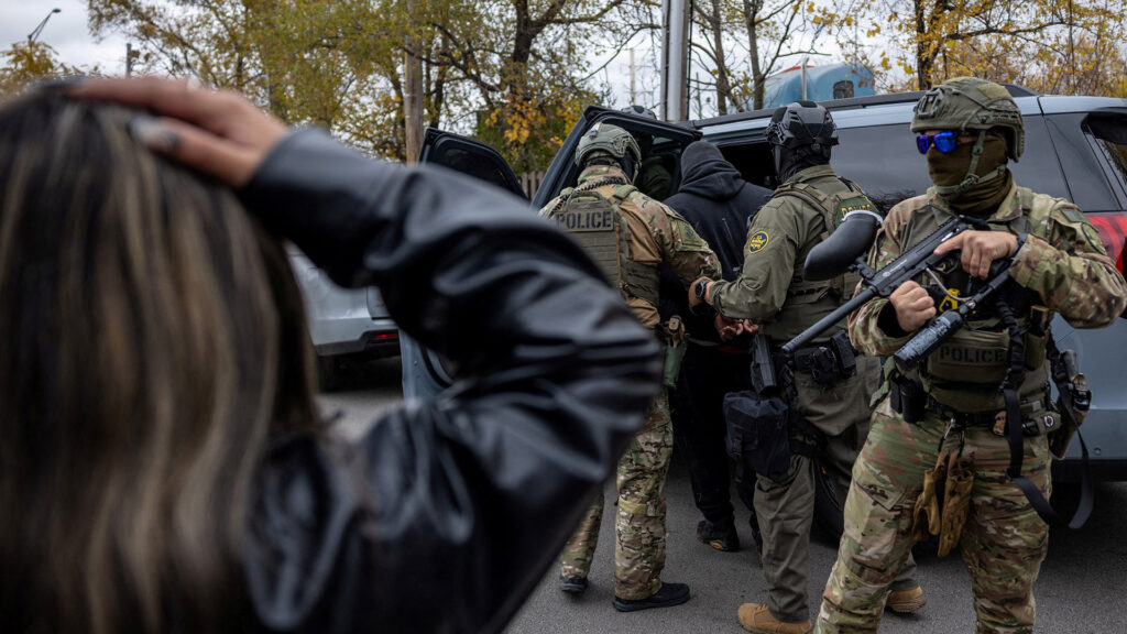 ΗΠΑ:-Αναφορές-για-πυρά-εναντίον-της-αστυνομίας-μετανάστευσης-στο-Σικάγο