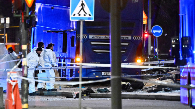 Λεωφορείο στη Στοκχόλμη έπεσε πάνω σε στάση – Τρεις νεκροί και τρεις τραυματίες Λεωφορείο-στη-Στοκχόλμη-έπεσε-πάνω-σε-στάση-–-Τρεις-νεκροί-και-τρεις-τραυματίες