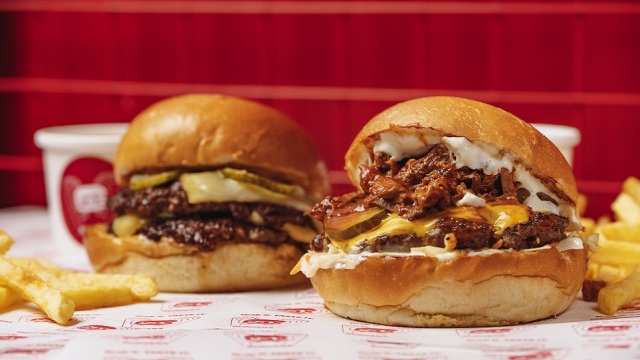 Pax Burgers – Δοκιμάσαμε τα δύο limited edition burgers του Σταύρου Βαρθαλίτη pax-burgers-–-Δοκιμάσαμε-τα-δύο-limited-edition-burgers-του-Σταύρου-Βαρθαλίτη