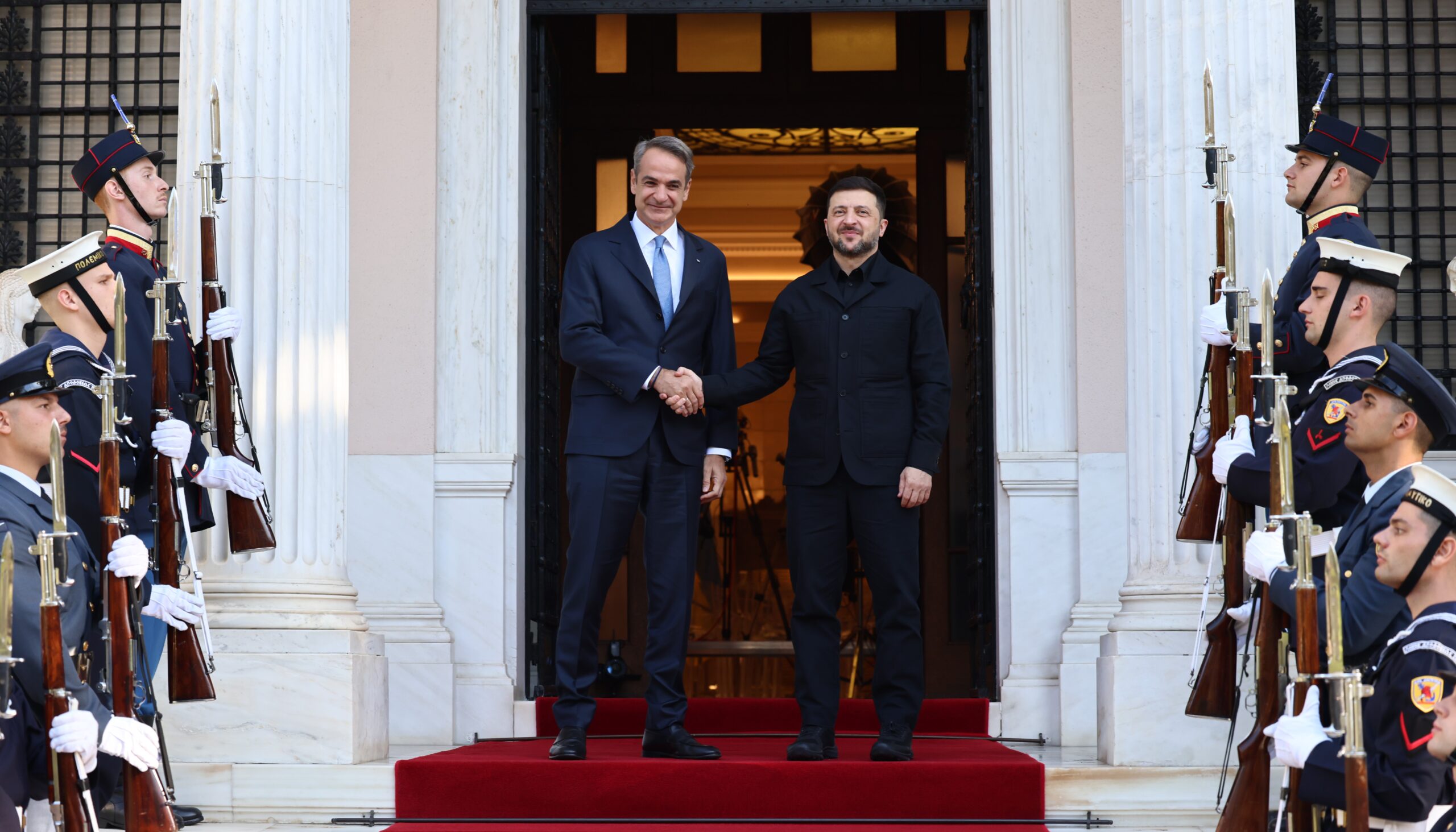 Στο Μέγαρο Μαξίμου ο Ουκρανός πρόεδρος – Κατ’ιδίαν συνάντηση με τον πρωθυπουργό Στο-Μέγαρο-Μαξίμου-ο-Ουκρανός-πρόεδρος-–-Κατ’ιδίαν-συνάντηση-με-τον-πρωθυπουργό