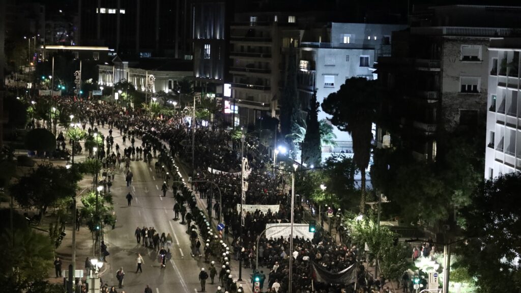 Χιλιάδες-διαδηλωτές-στις-πορείες-για-την-επέτειο-του-Πολυτεχνείου-[εικόνες-βίντεο]