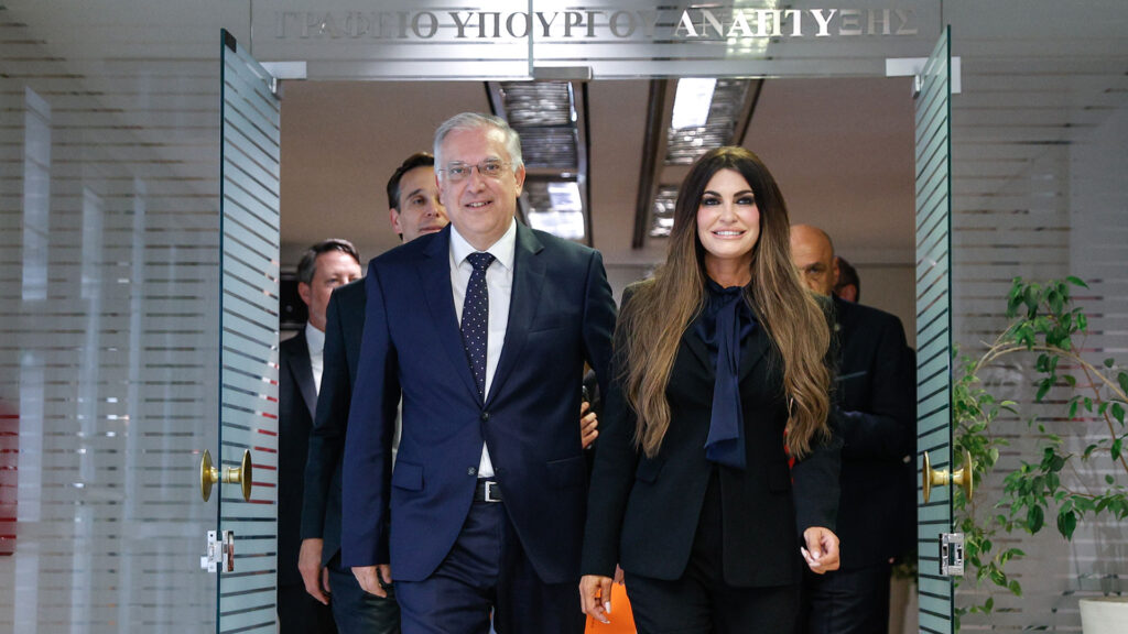 Συνάντηση-Θεοδωρικάκου-–-Γκίλφοϊλ:-Στο-επίκεντρο-οι-επενδύσεις-στο-λιμάνι-της-Ελευσίνας
