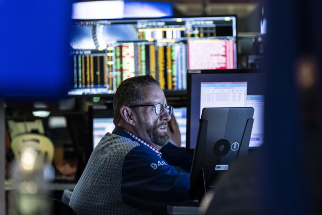 Τέταρτη ημέρα πτώσης στη Wall Street – Οι επενδυτές δυσκολεύονται να βρουν ανοδικά στηρίγματα Τέταρτη-ημέρα-πτώσης-στη-wall-street-–-Οι-επενδυτές-δυσκολεύονται-να-βρουν-ανοδικά-στηρίγματα
