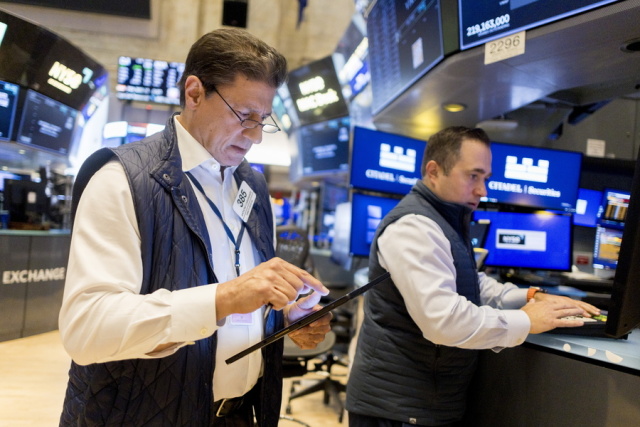 Απόπειρα ανάρρωσης στη Wall Street – Μικρά κέρδη στους δείκτες μετά το τετραήμερο καθοδικό σερί Απόπειρα-ανάρρωσης-στη-wall-street-–-Μικρά-κέρδη-στους-δείκτες-μετά-το-τετραήμερο-καθοδικό-σερί