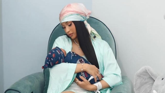 Η Cardi B φωτογραφίζεται αγκαλιά με τον νεογέννητο γιο της Η-cardi-b-φωτογραφίζεται-αγκαλιά-με-τον-νεογέννητο-γιο-της