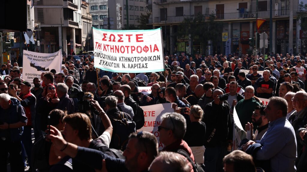 Λάρισα:-Πανελλαδική-σύσκεψη-αγροτών-την-Κυριακή-–-Σκέψεις-για-μπλόκο-στην-Εθνική-Οδό