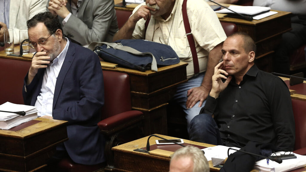 «Ιθάκη»:-Τα-«κουπόνια»-του-Βαρουφάκη,-η-δραχμή-του-Λαφαζάνη-και-η-«απορία»-Τσίπρα