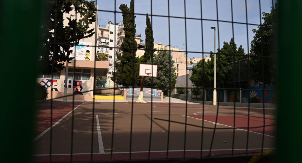 Πάτρα: Τραυματίστηκε ανήλικος μαθητής από ρίψη κροτίδας Πάτρα:-Τραυματίστηκε-ανήλικος-μαθητής-από-ρίψη-κροτίδας