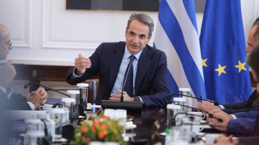 Μητσοτάκης-στο-υπουργικό:-Αύριο-η-επιστροφή-ενοικίου-σε-πάνω-από-1-εκατ.-ενοικιαστές