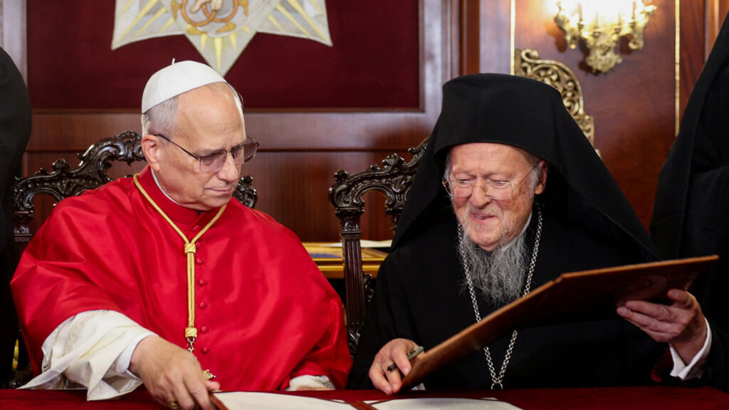 Στο-Φανάρι-ο-Πάπας-Λέων-–-Υπεγράφη-η-κοινή-διακήρυξη-με-τον-Οικουμενικό-Πατριάρχη-Βαρθολομαίο