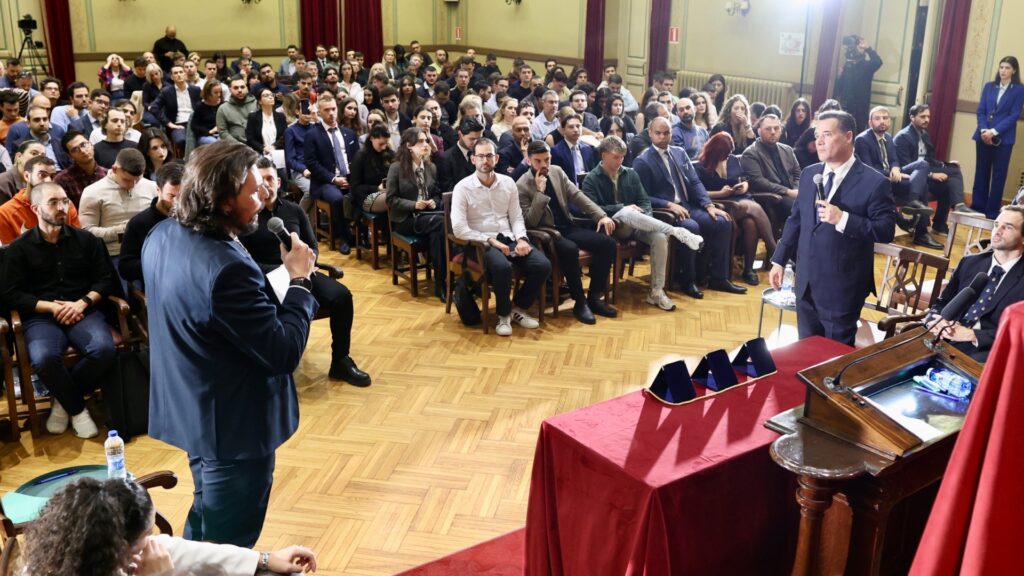 Αδ-Γεωργιάδης-–-Π.-Παππάς:-Από-τα-«καλά-λόγια»-στην-αντιπαράθεση-με-φόντο-το-ΕΣΥ
