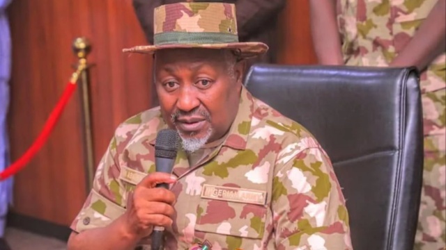 Παραιτήθηκε-ο-υπουργός-Άμυνας-της-Νιγηρίας-μετά-το-κύμα-απαγωγών-στη-χώρα