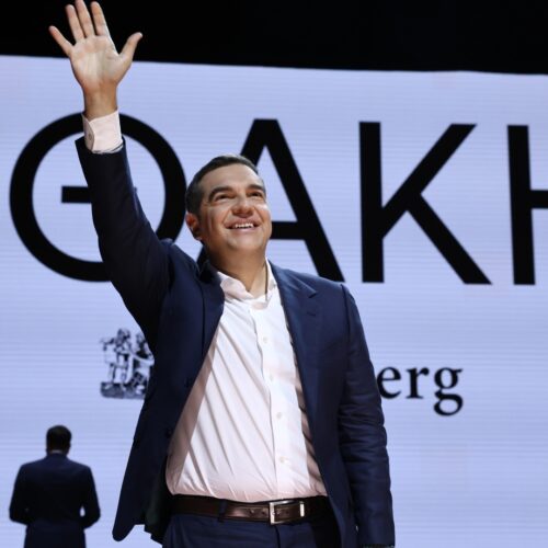 Στο-φουαγέ-του-«Παλλάς»-–-Ποιοι-έδωσαν-το-«παρών»-στην-παρουσίαση-του-βιβλίου-Τσίπρα-[εικόνες]