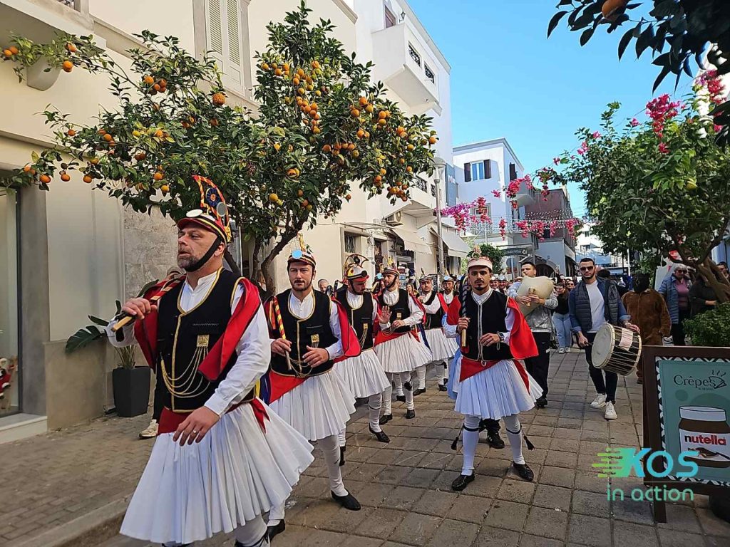 Οι Μωμόεροι «ξυπνούν» τη Ρόδο – Ποντιακό δρώμενο στο κέντρο της πόλης