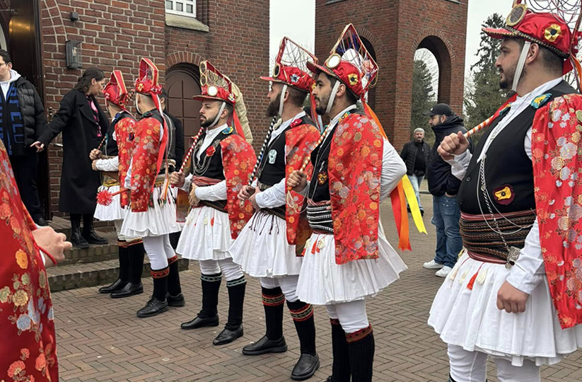 Οι Μωμόγεροι κατακλύζουν το Düsseldorf