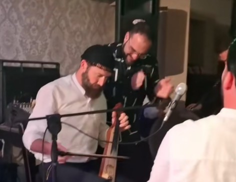 Ο Μαρτσάκης άφησε το βιολί και έπιασε την ποντιακή λύρα