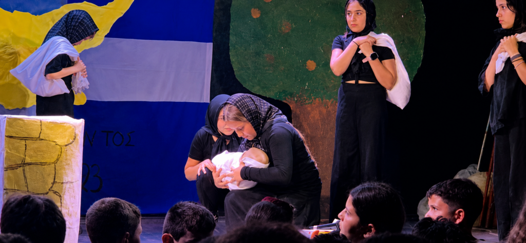 Μας έκαναν να δακρύσουμε: Τα παιδιά του Δημοτικού Σχολείου Ζηπαρίου Κω αγκάλιασαν την ιστορία του Πόντου σαν δική τους