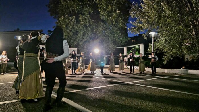 Η ποντιακή παράδοση πρωταγωνίστησε στη Δροσιά – Εντυπωσιακή η συμμετοχή του κόσμου