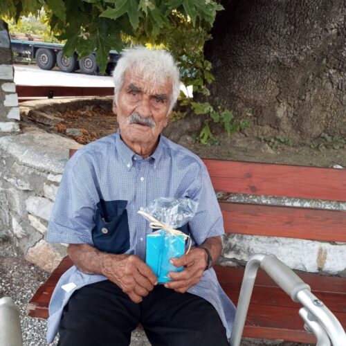 «Θείος Μίτος»: Συγκίνηση στον Κεχροκάμπο για τα 97 χρόνια ζωής του παππού του Μπάμπη Ιωακειμίδη