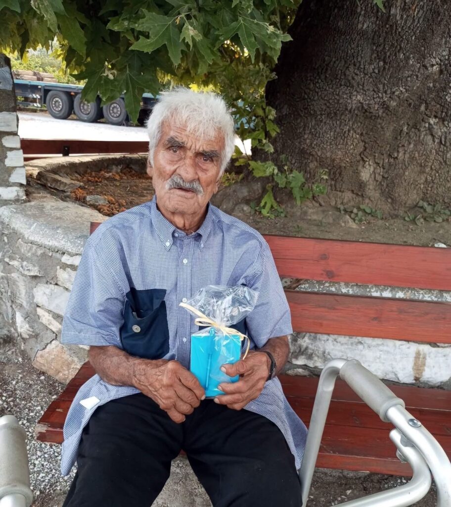«Θείος Μίτος»: Συγκίνηση στον Κεχροκάμπο για τα 97 χρόνια ζωής του “παππούκα” του Μπάμπη Ιωακειμίδη «Θείος Μίτος»: Συγκίνηση στον Κεχροκάμπο για τα 97 χρόνια ζωής του παππού του Μπάμπη Ιωακειμίδη