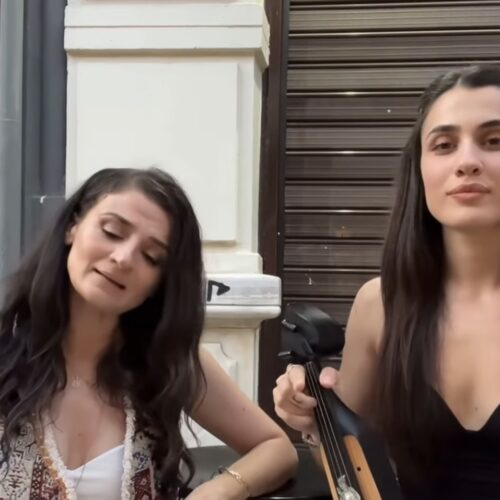 Εχ̌ι͜ονίγα – εχ̌ι͜ονίγα κι αρ’ εγώ -ν- επατουλίγα ! Η Μαρία Σοφία Αραπίδου στη λύρα και η Αντωνία Καραγιαννίδου στο τραγούδι μάς ταξιδεύουν στην ποντιακή παράδοση!