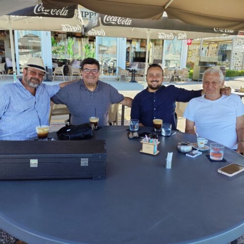 Στάθης Νικολαΐδης από την Κω: Σε μια μικρή στάση, χάρισε στην παρέα το «Έναν ψ̌ην κι έναν κορμόπον…»