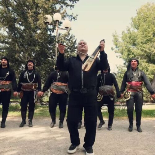 Ο Δημήτρης Καρασαββίδης παρουσιάζει το νέο βιντεοκλίπ «Ο Χορευτιάνον» – Ένας ύμνος στον περήφανο Πόντιο χορευτή