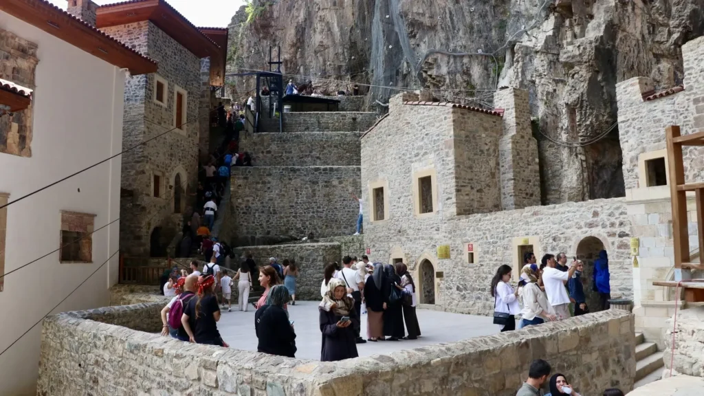 Πάνω από 2 εκατομμύρια επισκέπτες στην Παναγία Σουμελά μέσα σε πέντε χρόνια Πάνω από 2 εκατομμύρια επισκέπτες στην Παναγία Σουμελά μέσα σε πέντε χρόνια