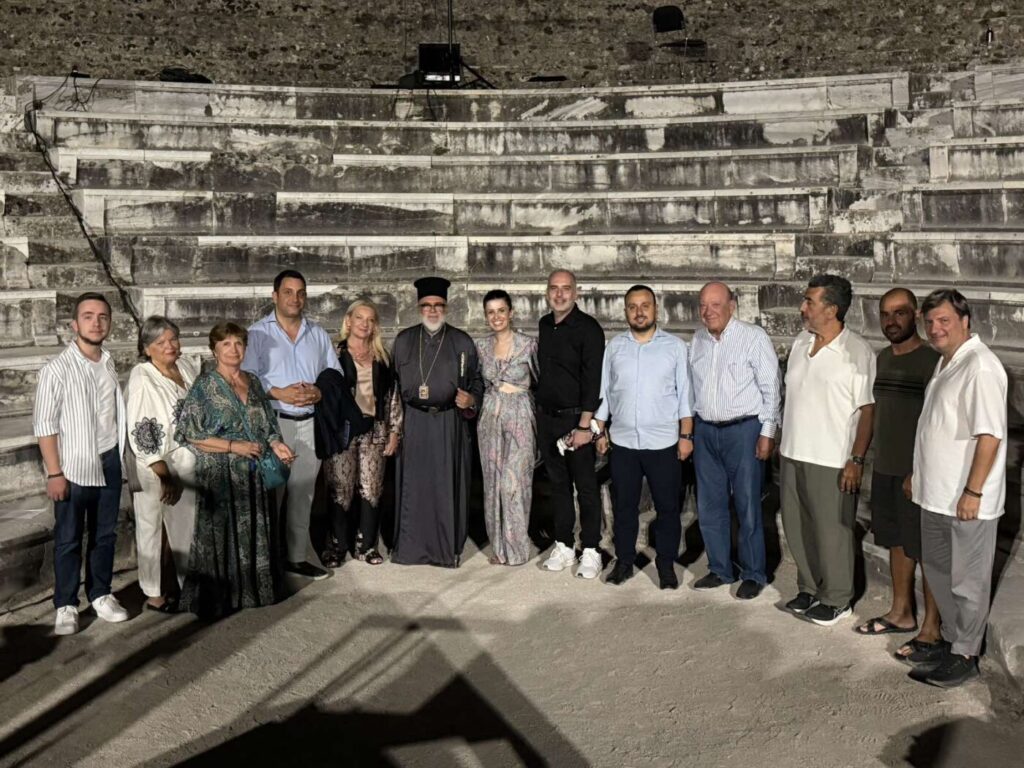 Κατάμεστο το Ρωμαϊκό Ωδείο Κω στη συγκλονιστική παράσταση «Σέρρα – Η Ψυχή του Πόντου»