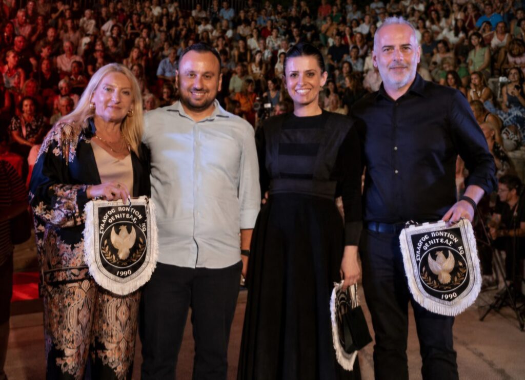 Κατάμεστο το Ρωμαϊκό Ωδείο Κω στη συγκλονιστική παράσταση «Σέρρα – Η Ψυχή του Πόντου»