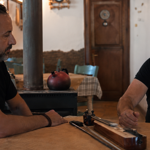 «Αυτός είναι ο γιος μου»: Ο Κυριάκος Ιωακειμίδης μίλησε με συγκίνηση για τον γιο του Μπάμπη και όλος ο Κεχρόκαμπος ξέσπασε σε χειροκροτήματα.