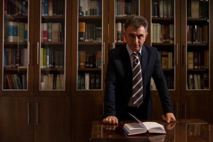 «Αντέχετε την αλήθεια;» – Σέρρα με στυλ… Βαλκανιζατέρ – Μεγάλη συζήτηση για το “τρομαχτόν” ανοίγει ο Θανάσης Στυλίδης! «Αυτό που παίζουμε σήμερα έχει βαλκανικές επιρροές