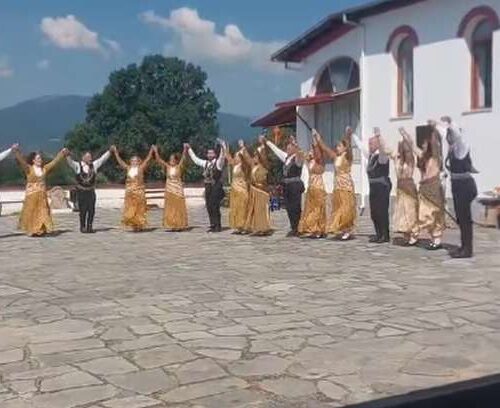 Από την Αργυρούπολη στο Καρς και από εκεί στη Φλώρινα! Τίμησαν την Παναγία της Λάλογλης και τη μνήμη των Καρσλήδων στο Μεσονήσι