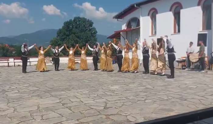 Από την Αργυρούπολη στο Καρς και από εκεί στη Φλώρινα! Τίμησαν την Παναγία τη Λάλογλη και τη μνήμη των Καρσλήδων στο Μεσονήσι Από την Αργυρούπολη στο Καρς και από εκεί στη Φλώρινα! Τίμησαν την Παναγία της Λάλογλης και τη μνήμη των Καρσλήδων στο Μεσονήσι