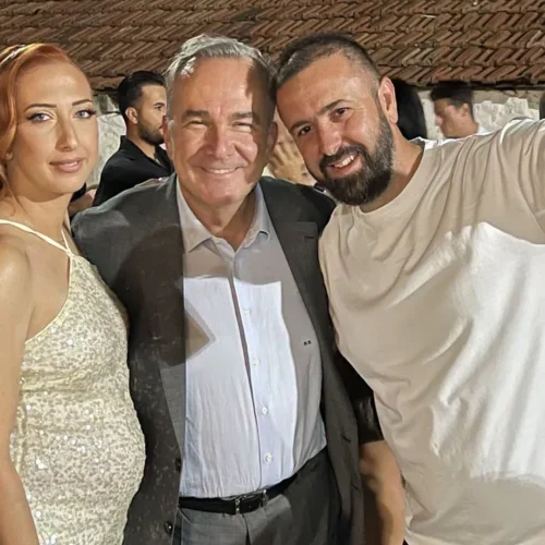 Ο αναπληρωτής υπουργός Οικονομίας χόρεψε ποντιακό τικ σε γαμήλιο γλέντι στην Ακρινή Κοζάνης
