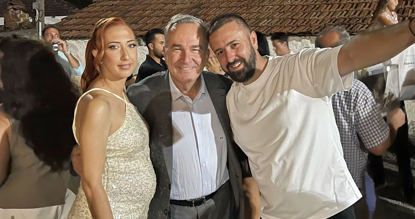 Ο αναπληρωτής υπουργός Οικονομίας χόρεψε ποντιακό τικ σε γαμήλιο γλέντι στην Ακρινή Κοζάνης Ο αναπληρωτής υπουργός Οικονομίας χόρεψε ποντιακό τικ σε γαμήλιο γλέντι στην Ακρινή Κοζάνης